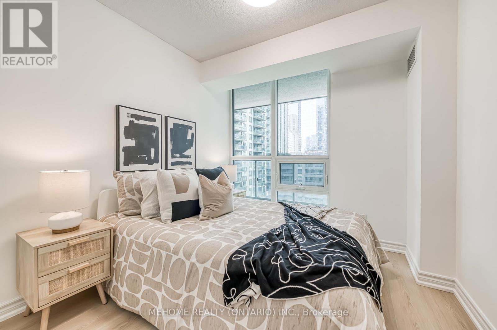 702 - 19 Grand Trunk Road, Toronto, Ontario  M5J 3A3 - Photo 17 - C12141683