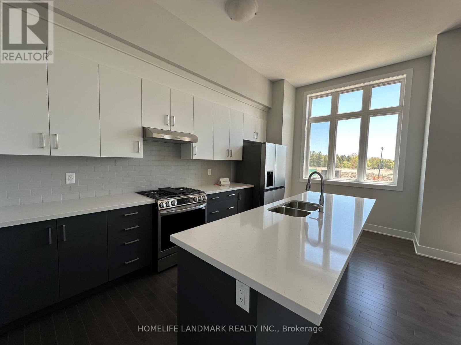 23 Nanhai Avenue, Markham, Ontario  L6C 3N1 - Photo 3 - N12088415
