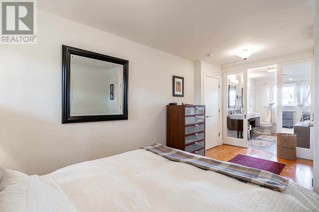 Listing Picture 11 of 39 : 1 1631 E 22ND AVENUE, Vancouver / 溫哥華 - 魯藝地產 Yvonne Lu Group - MLS Medallion Club Member