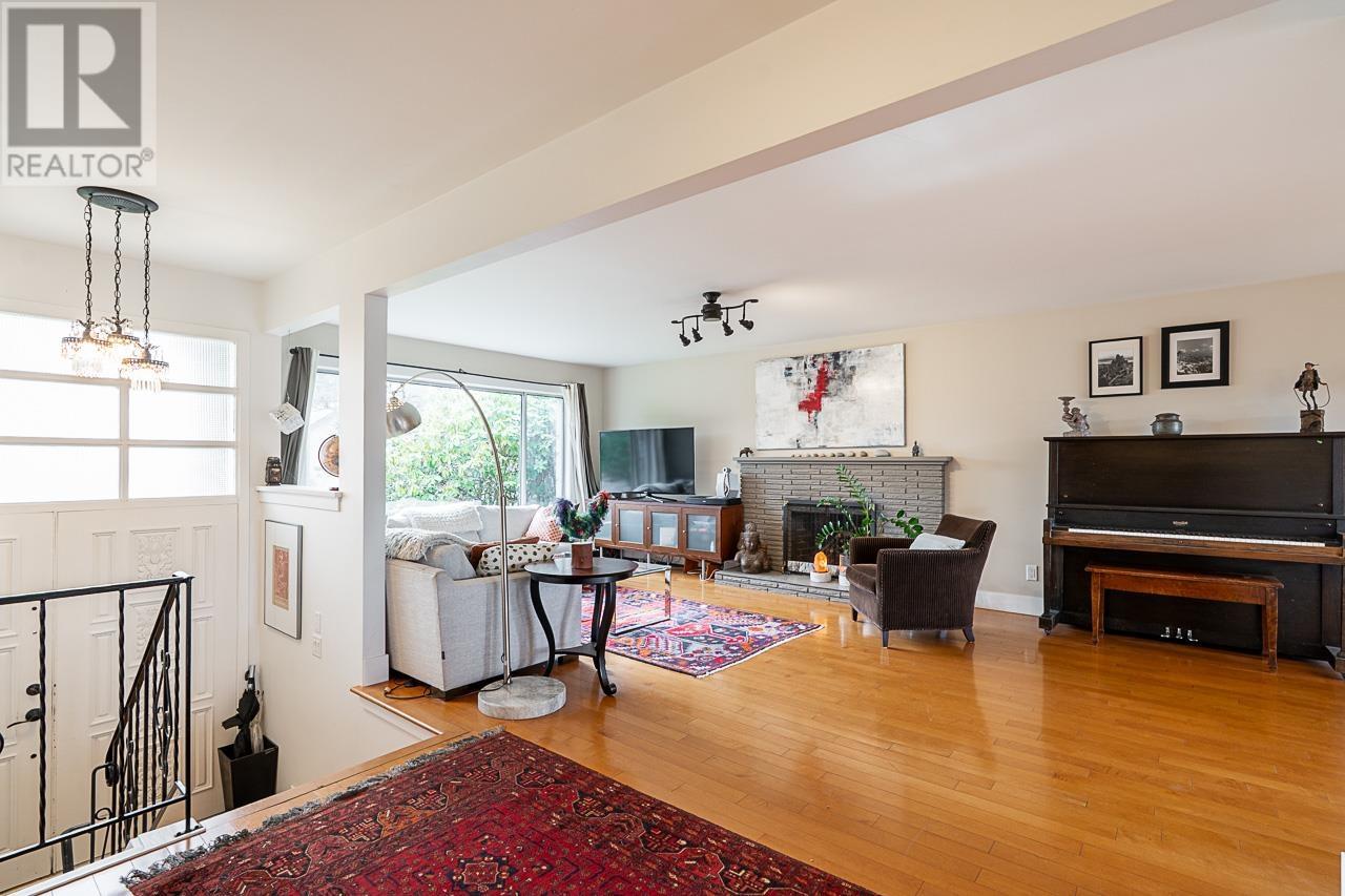 Listing Picture 5 of 39 : 1 1631 E 22ND AVENUE, Vancouver / 溫哥華 - 魯藝地產 Yvonne Lu Group - MLS Medallion Club Member