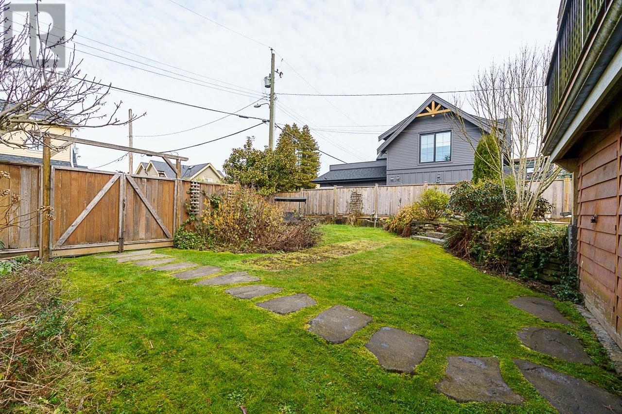 Listing Picture 27 of 39 : 1 1631 E 22ND AVENUE, Vancouver / 溫哥華 - 魯藝地產 Yvonne Lu Group - MLS Medallion Club Member