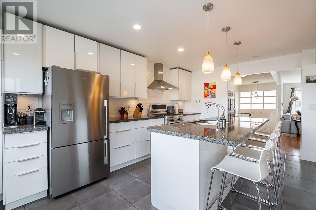 Listing Picture 9 of 39 : 1 1631 E 22ND AVENUE, Vancouver / 溫哥華 - 魯藝地產 Yvonne Lu Group - MLS Medallion Club Member