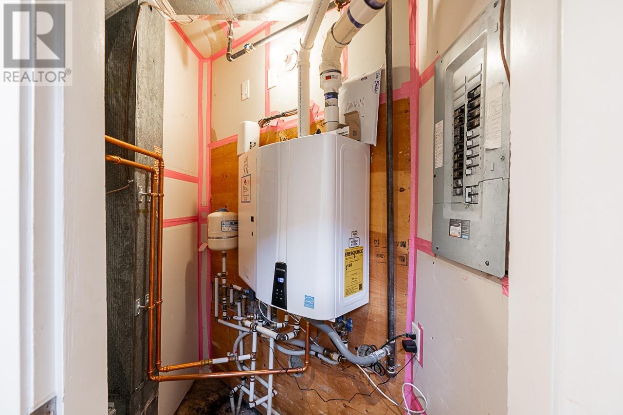 Listing Picture 16 of 39 : 1 1631 E 22ND AVENUE, Vancouver / 溫哥華 - 魯藝地產 Yvonne Lu Group - MLS Medallion Club Member