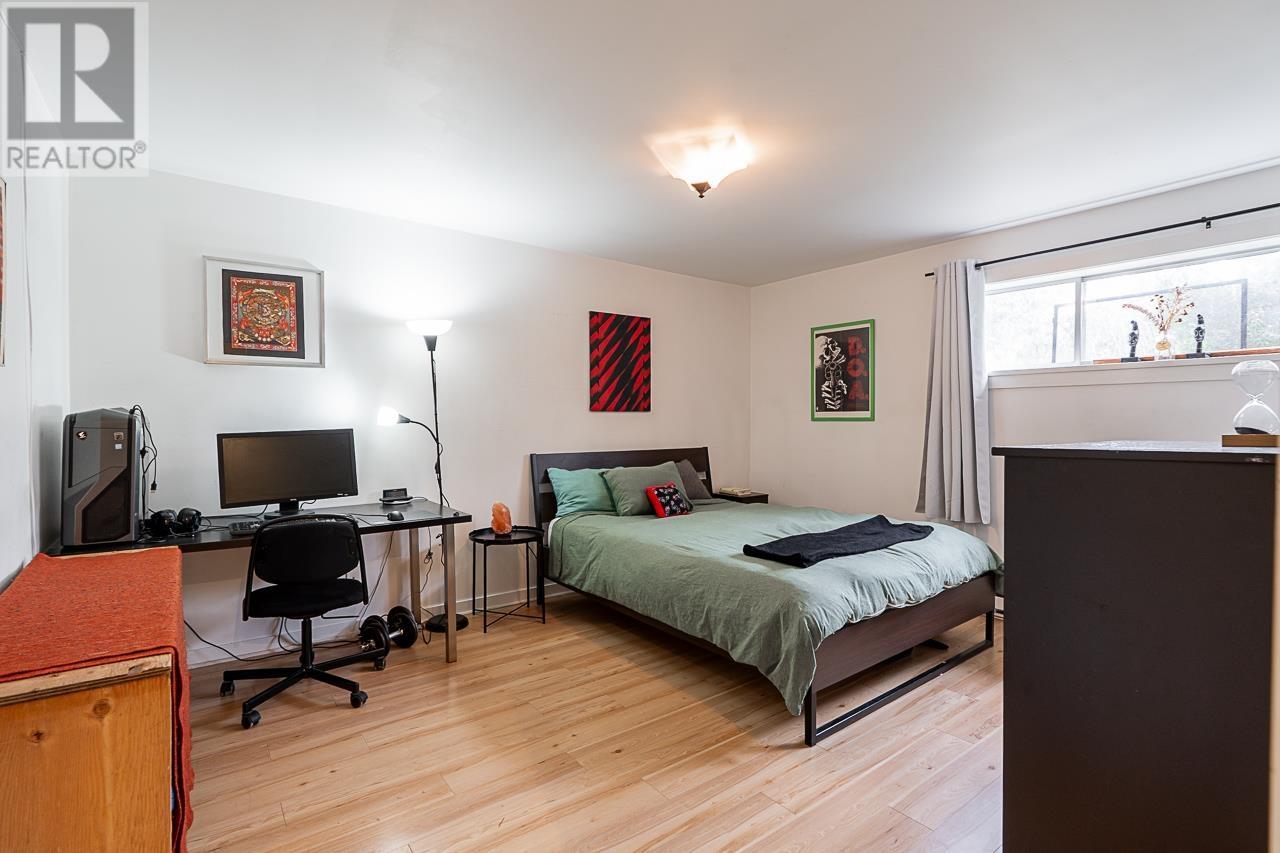 Listing Picture 22 of 39 : 1 1631 E 22ND AVENUE, Vancouver / 溫哥華 - 魯藝地產 Yvonne Lu Group - MLS Medallion Club Member