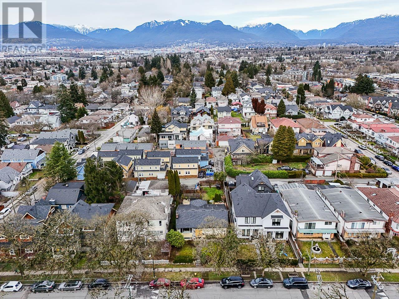 Listing Picture 34 of 39 : 1 1631 E 22ND AVENUE, Vancouver / 溫哥華 - 魯藝地產 Yvonne Lu Group - MLS Medallion Club Member