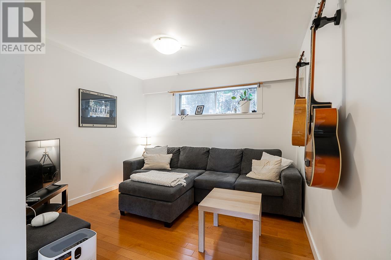 Listing Picture 20 of 39 : 1 1631 E 22ND AVENUE, Vancouver / 溫哥華 - 魯藝地產 Yvonne Lu Group - MLS Medallion Club Member