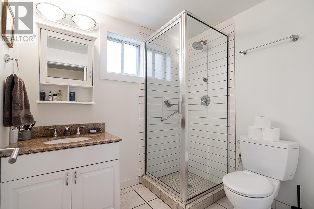 Listing Picture 24 of 39 : 1 1631 E 22ND AVENUE, Vancouver / 溫哥華 - 魯藝地產 Yvonne Lu Group - MLS Medallion Club Member