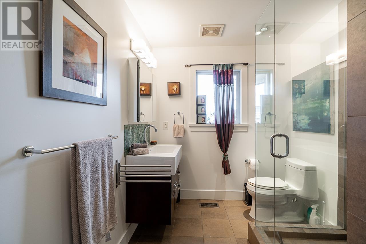 Listing Picture 14 of 39 : 1 1631 E 22ND AVENUE, Vancouver / 溫哥華 - 魯藝地產 Yvonne Lu Group - MLS Medallion Club Member