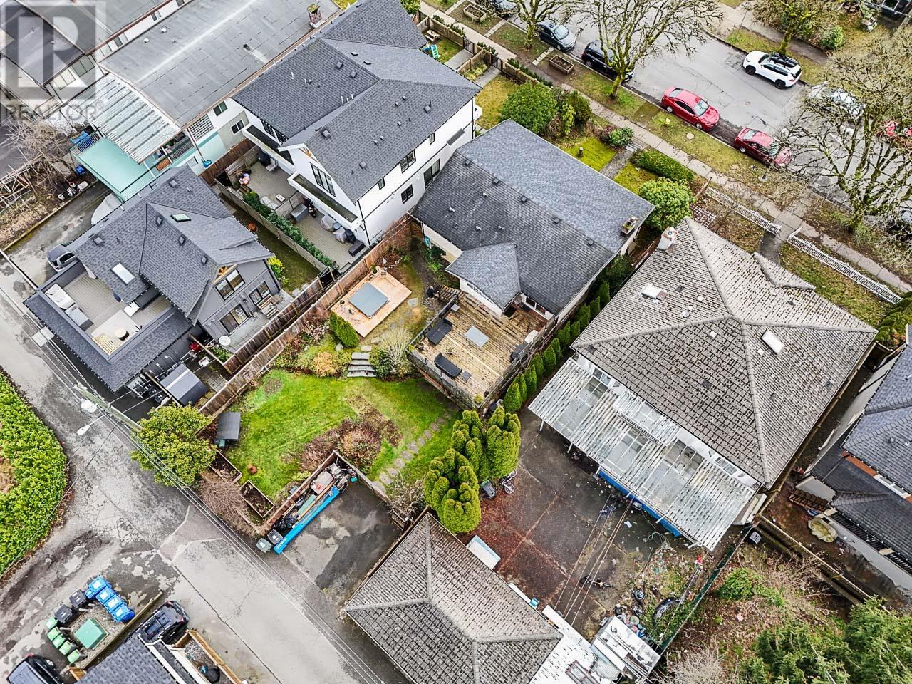 Listing Picture 37 of 39 : 1 1631 E 22ND AVENUE, Vancouver / 溫哥華 - 魯藝地產 Yvonne Lu Group - MLS Medallion Club Member