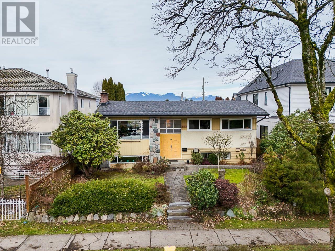 Listing Picture 31 of 39 : 1 1631 E 22ND AVENUE, Vancouver / 溫哥華 - 魯藝地產 Yvonne Lu Group - MLS Medallion Club Member