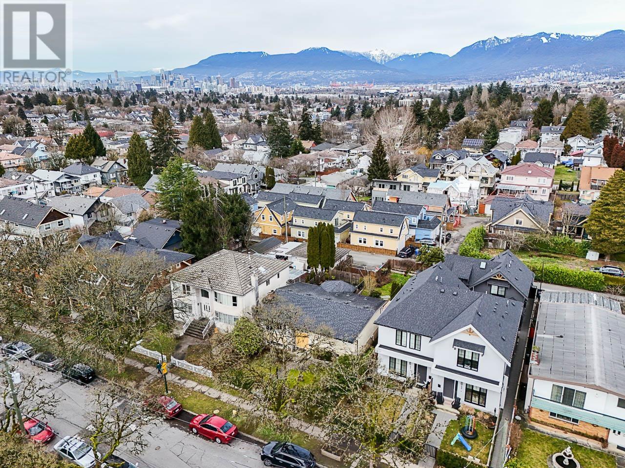 Listing Picture 33 of 39 : 1 1631 E 22ND AVENUE, Vancouver / 溫哥華 - 魯藝地產 Yvonne Lu Group - MLS Medallion Club Member