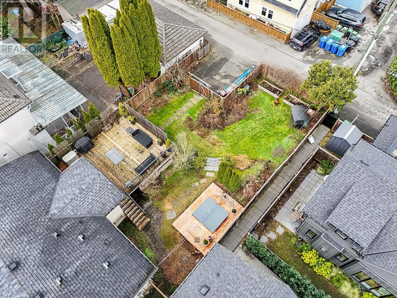 Listing Picture 36 of 39 : 1 1631 E 22ND AVENUE, Vancouver / 溫哥華 - 魯藝地產 Yvonne Lu Group - MLS Medallion Club Member