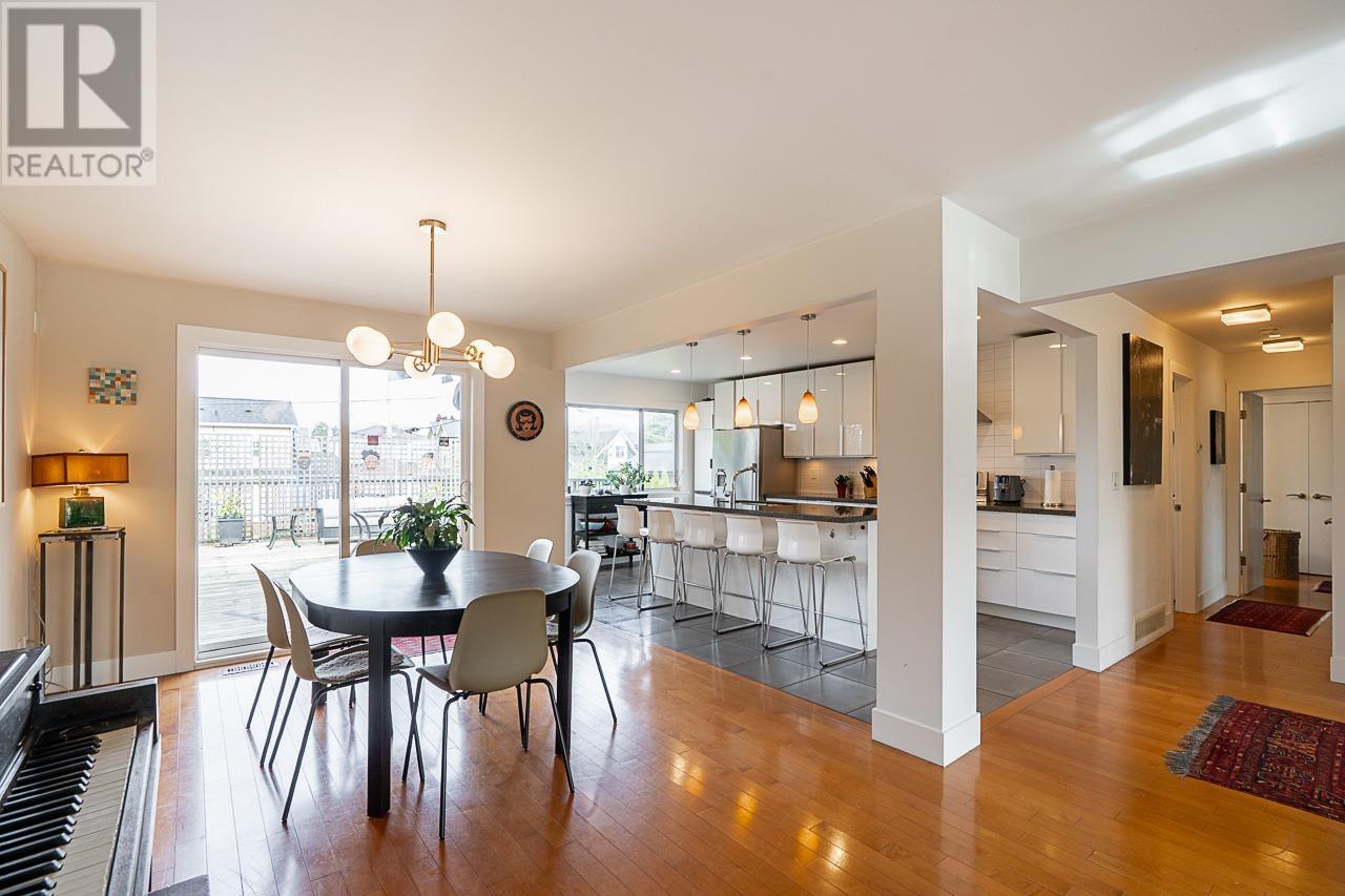 Listing Picture 3 of 39 : 1 1631 E 22ND AVENUE, Vancouver / 溫哥華 - 魯藝地產 Yvonne Lu Group - MLS Medallion Club Member