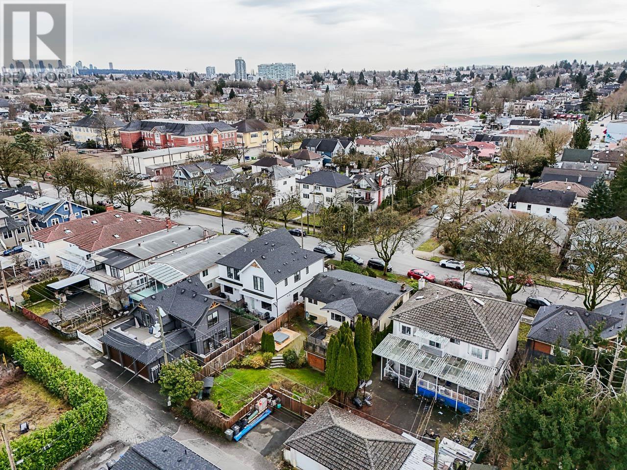 Listing Picture 38 of 39 : 1 1631 E 22ND AVENUE, Vancouver / 溫哥華 - 魯藝地產 Yvonne Lu Group - MLS Medallion Club Member