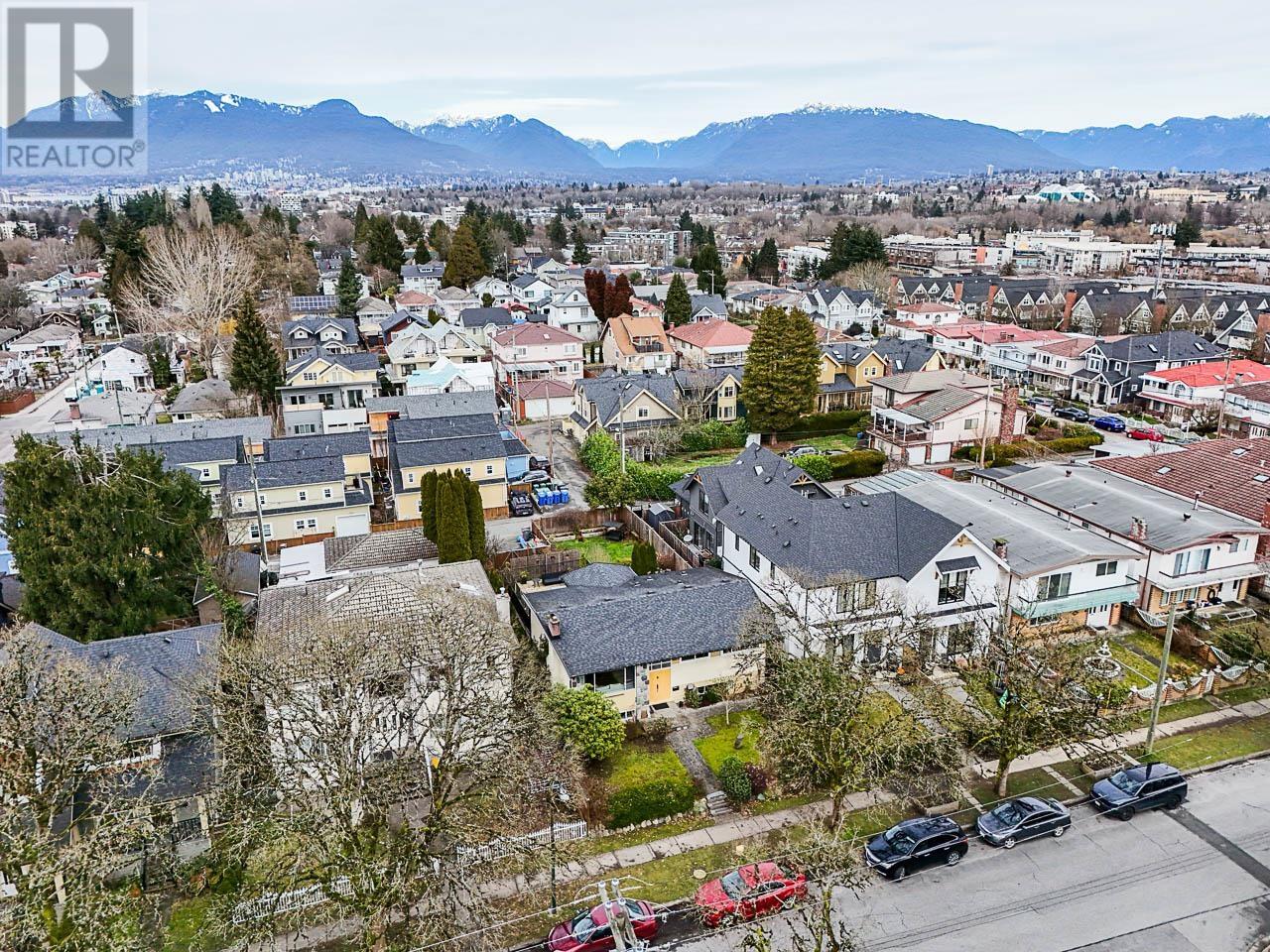 Listing Picture 35 of 39 : 1 1631 E 22ND AVENUE, Vancouver / 溫哥華 - 魯藝地產 Yvonne Lu Group - MLS Medallion Club Member