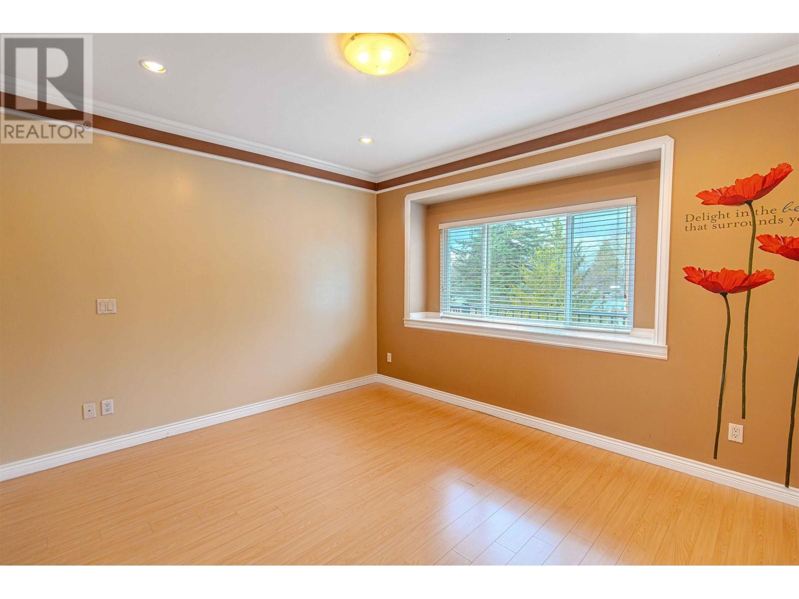 Listing Picture 14 of 39 : 4465 CAMBRIDGE STREET, Burnaby / 本拿比 - 魯藝地產 Yvonne Lu Group - MLS Medallion Club Member