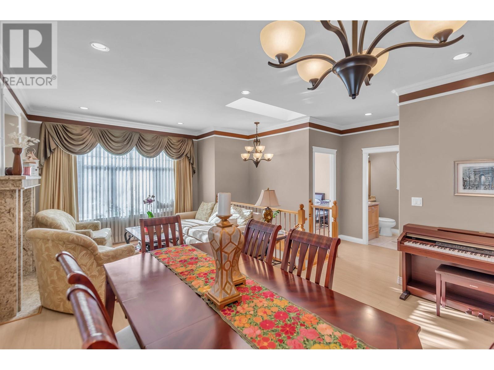 Listing Picture 6 of 39 : 4465 CAMBRIDGE STREET, Burnaby / 本拿比 - 魯藝地產 Yvonne Lu Group - MLS Medallion Club Member