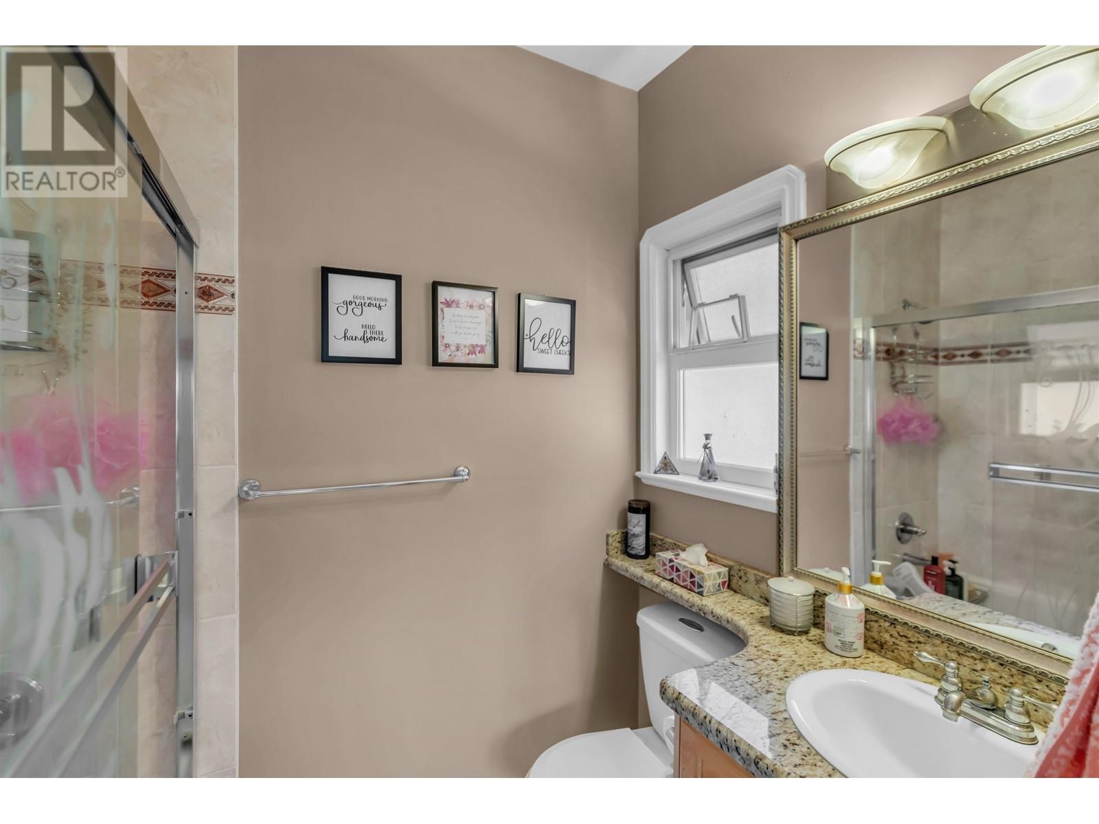 Listing Picture 17 of 39 : 4465 CAMBRIDGE STREET, Burnaby / 本拿比 - 魯藝地產 Yvonne Lu Group - MLS Medallion Club Member