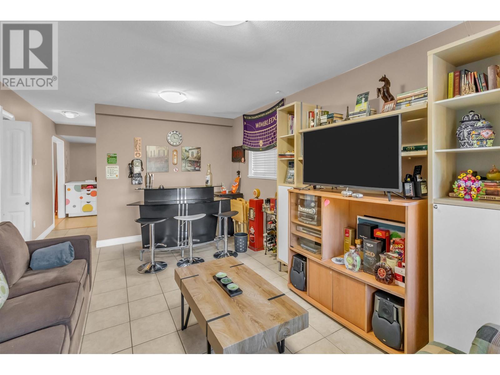 Listing Picture 27 of 39 : 4465 CAMBRIDGE STREET, Burnaby / 本拿比 - 魯藝地產 Yvonne Lu Group - MLS Medallion Club Member