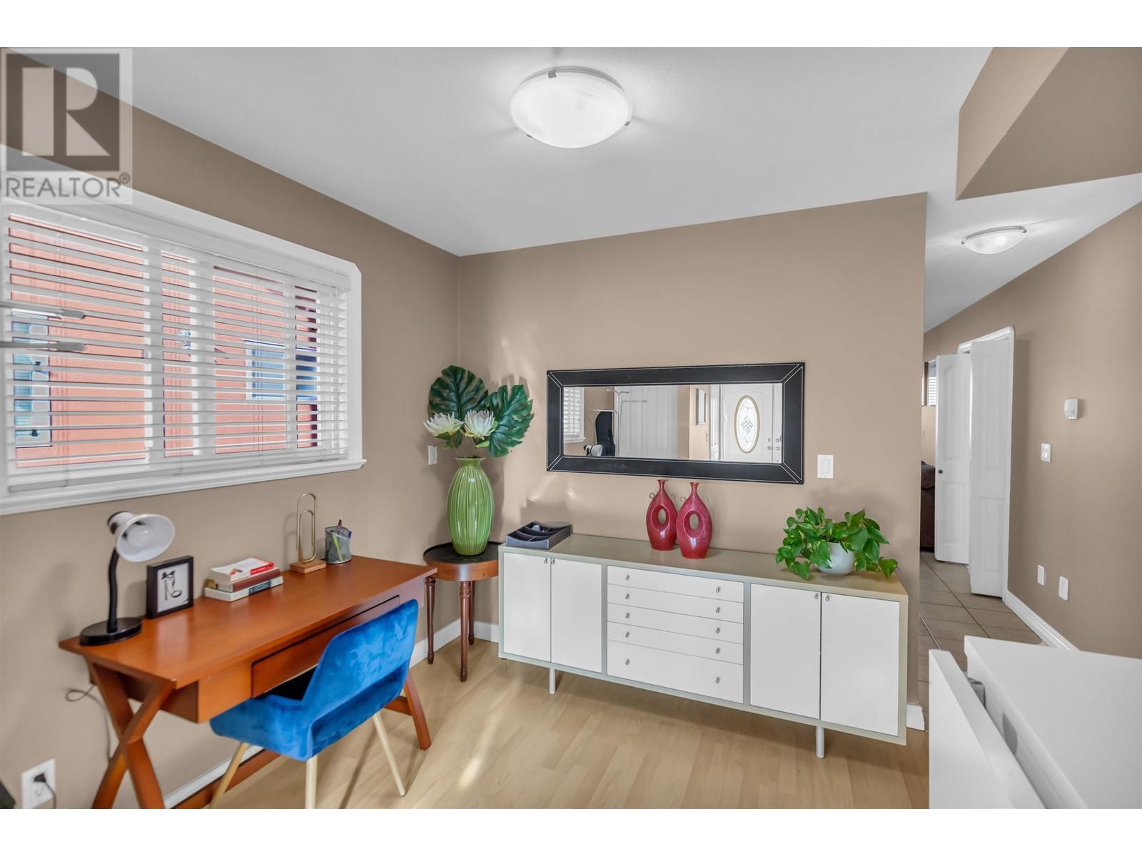 Listing Picture 21 of 39 : 4465 CAMBRIDGE STREET, Burnaby / 本拿比 - 魯藝地產 Yvonne Lu Group - MLS Medallion Club Member