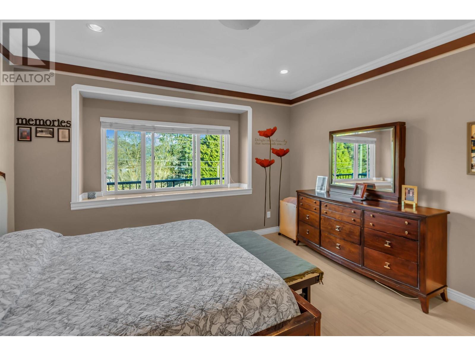 Listing Picture 15 of 39 : 4465 CAMBRIDGE STREET, Burnaby / 本拿比 - 魯藝地產 Yvonne Lu Group - MLS Medallion Club Member