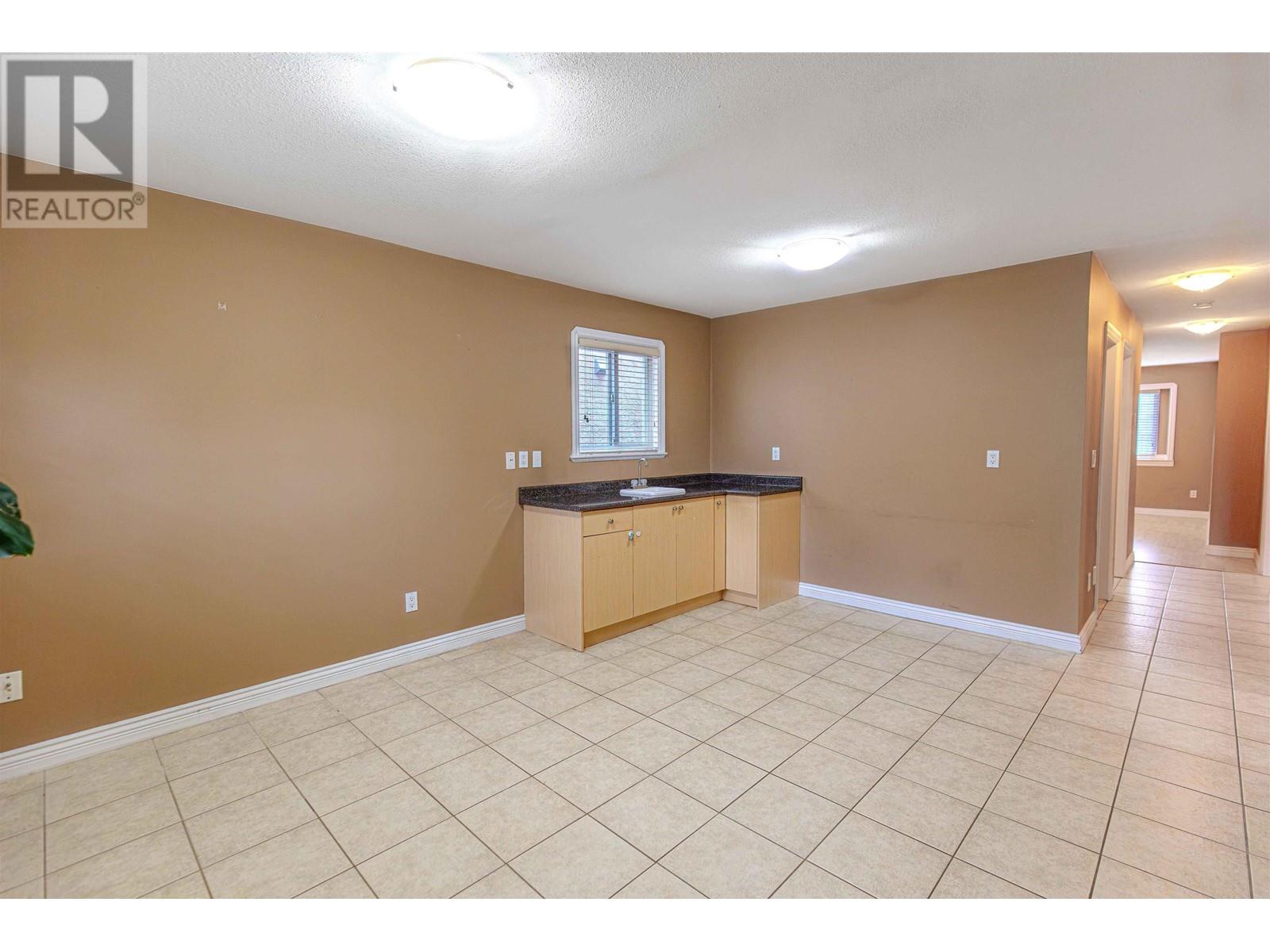 Listing Picture 30 of 39 : 4465 CAMBRIDGE STREET, Burnaby / 本拿比 - 魯藝地產 Yvonne Lu Group - MLS Medallion Club Member