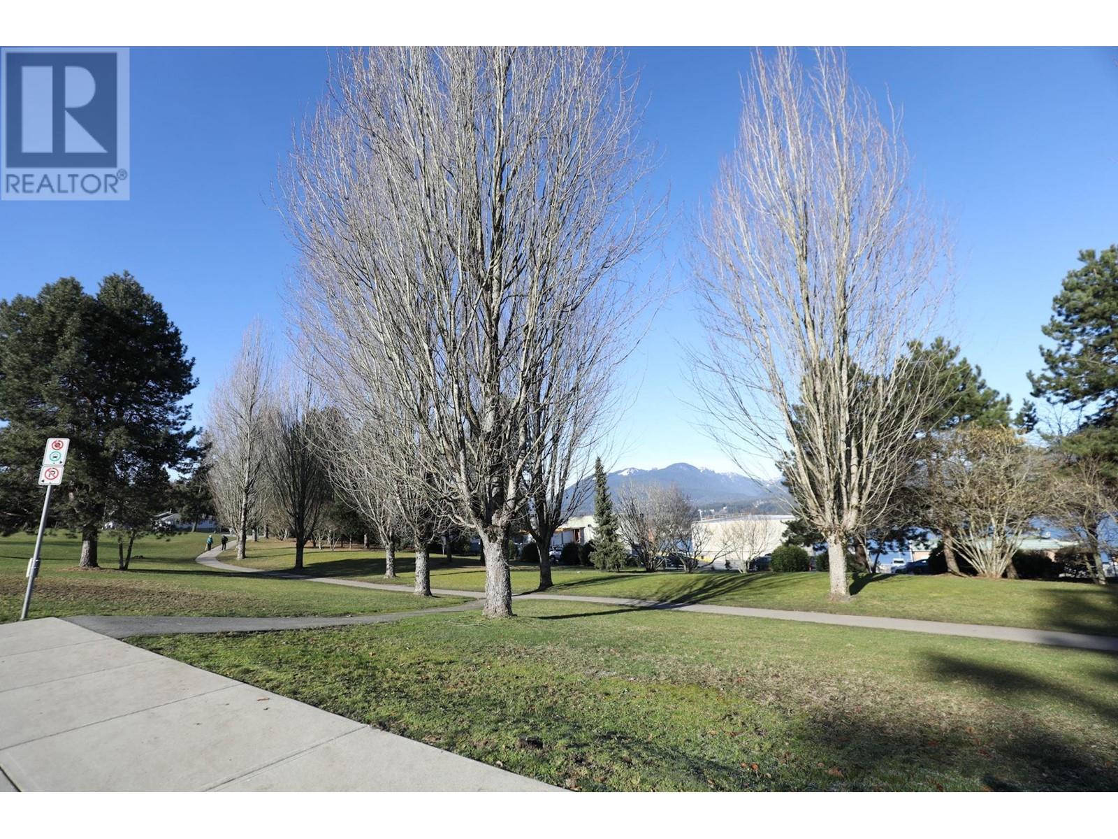 Listing Picture 38 of 39 : 4465 CAMBRIDGE STREET, Burnaby / 本拿比 - 魯藝地產 Yvonne Lu Group - MLS Medallion Club Member