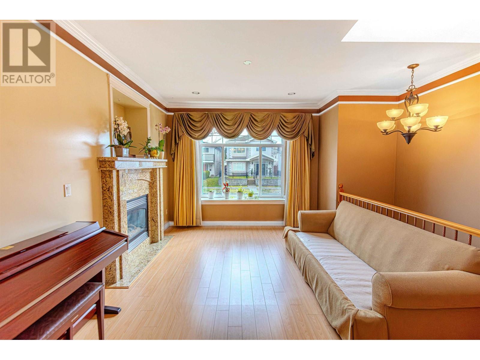 Property at 4465 CAMBRIDGE STREET image 4