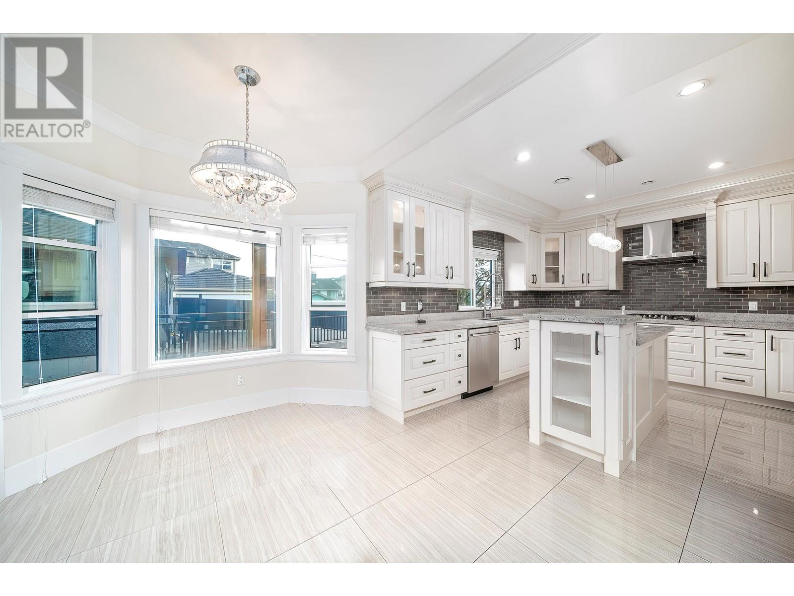 Listing Picture 11 of 40 : 3832 KINCAID STREET, Burnaby / 本拿比 - 魯藝地產 Yvonne Lu Group - MLS Medallion Club Member