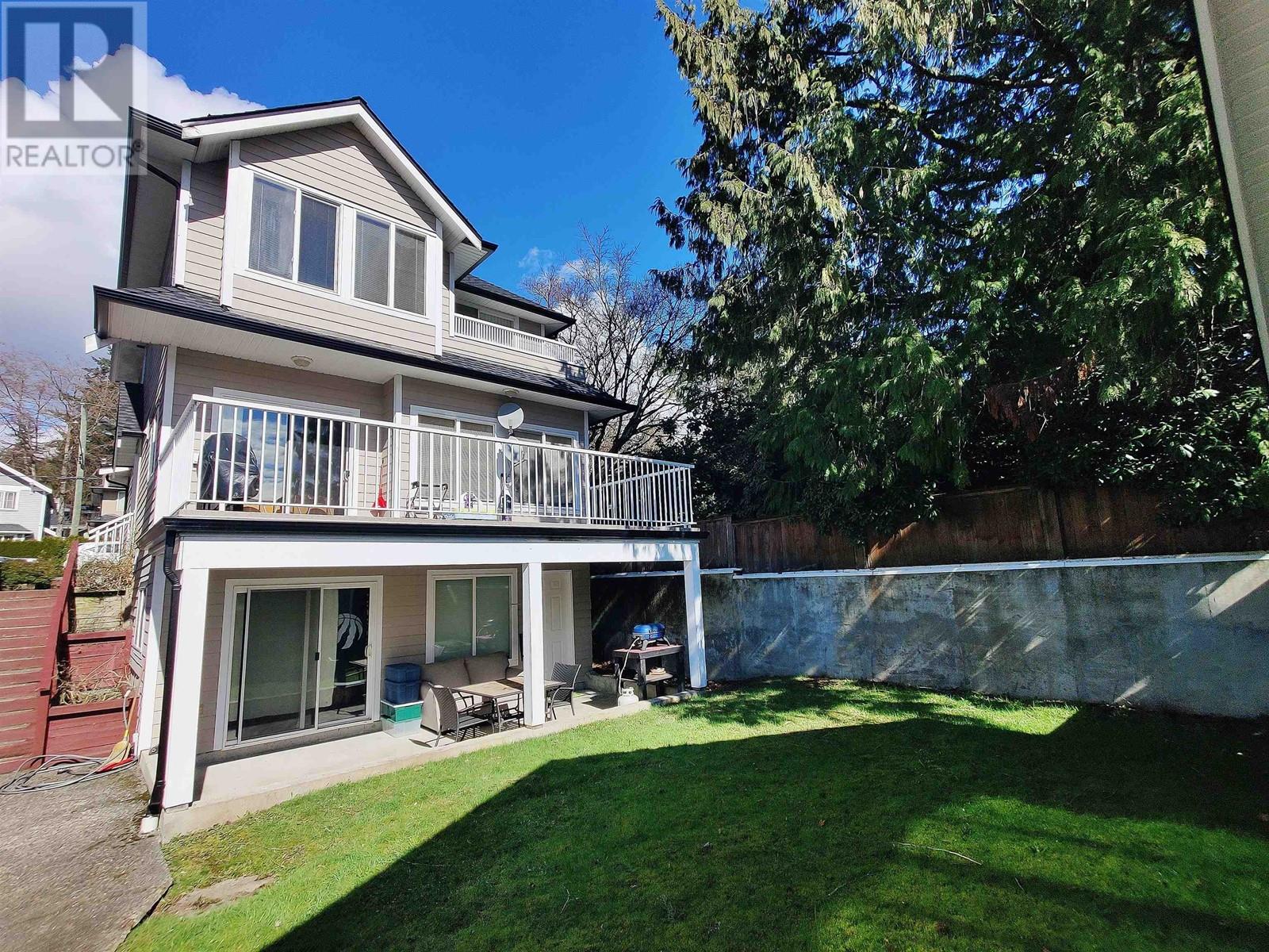 Property at 561 W 28TH STREET image 2
