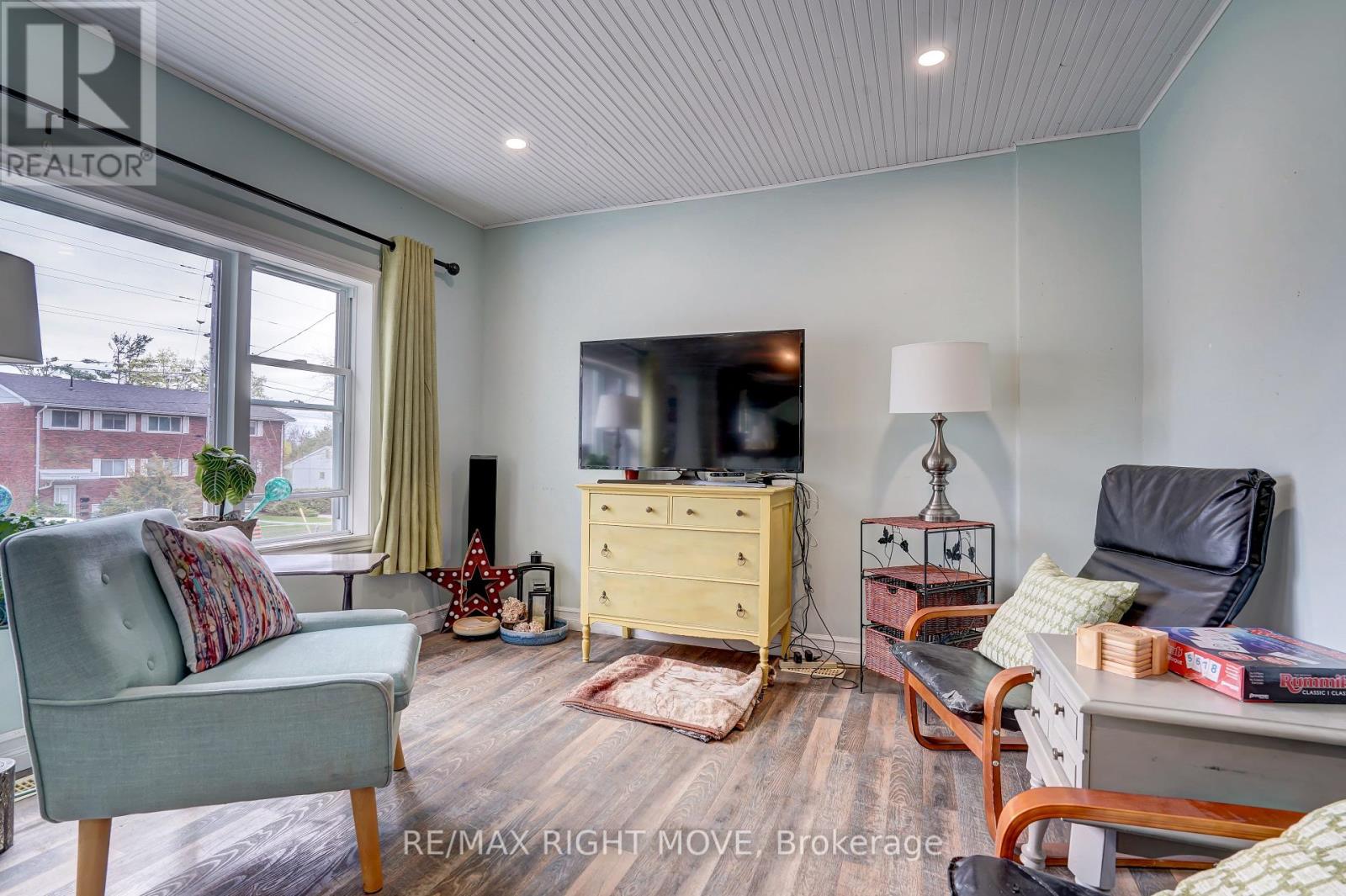 Property at 439 SUNDIAL DRIVE image 2