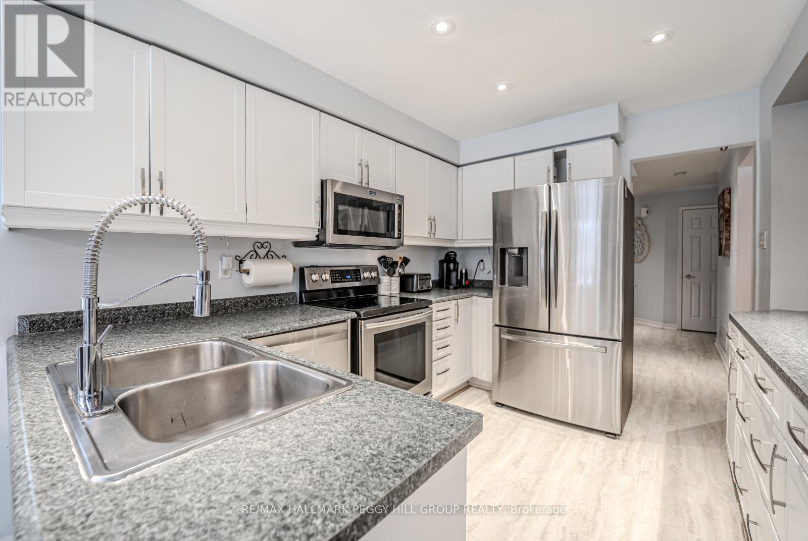 56 Draper Crescent, Barrie, Ontario  L4N 6B1 - Photo 3 - S12141678