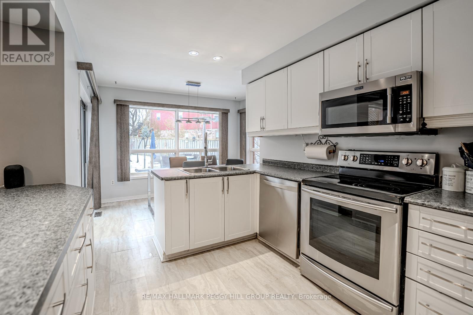 56 Draper Crescent, Barrie, Ontario  L4N 6B1 - Photo 4 - S12141678