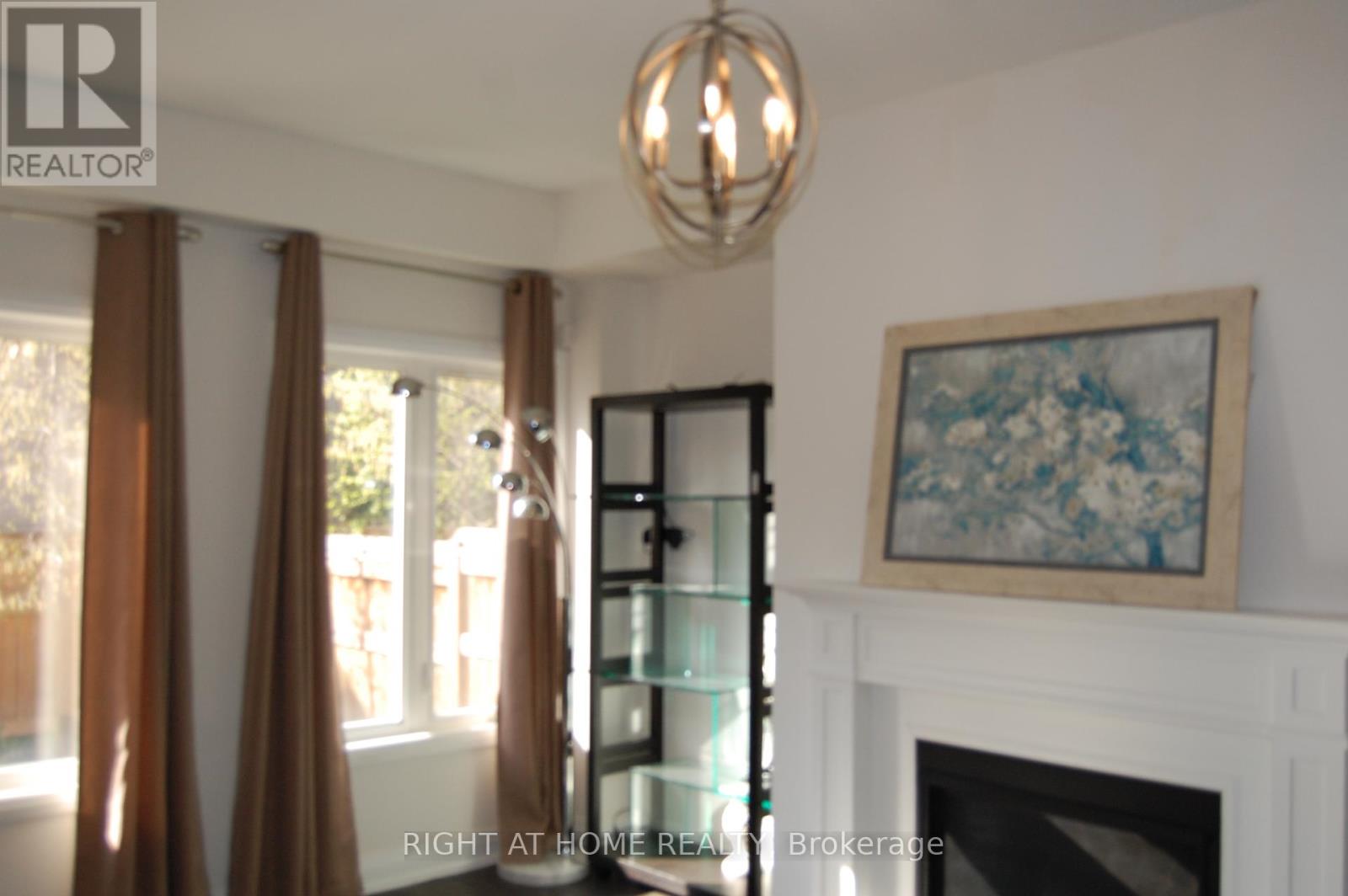 1181 Carnegie Drive, Mississauga, Ontario  L5E 0A2 - Photo 3 - W12123178