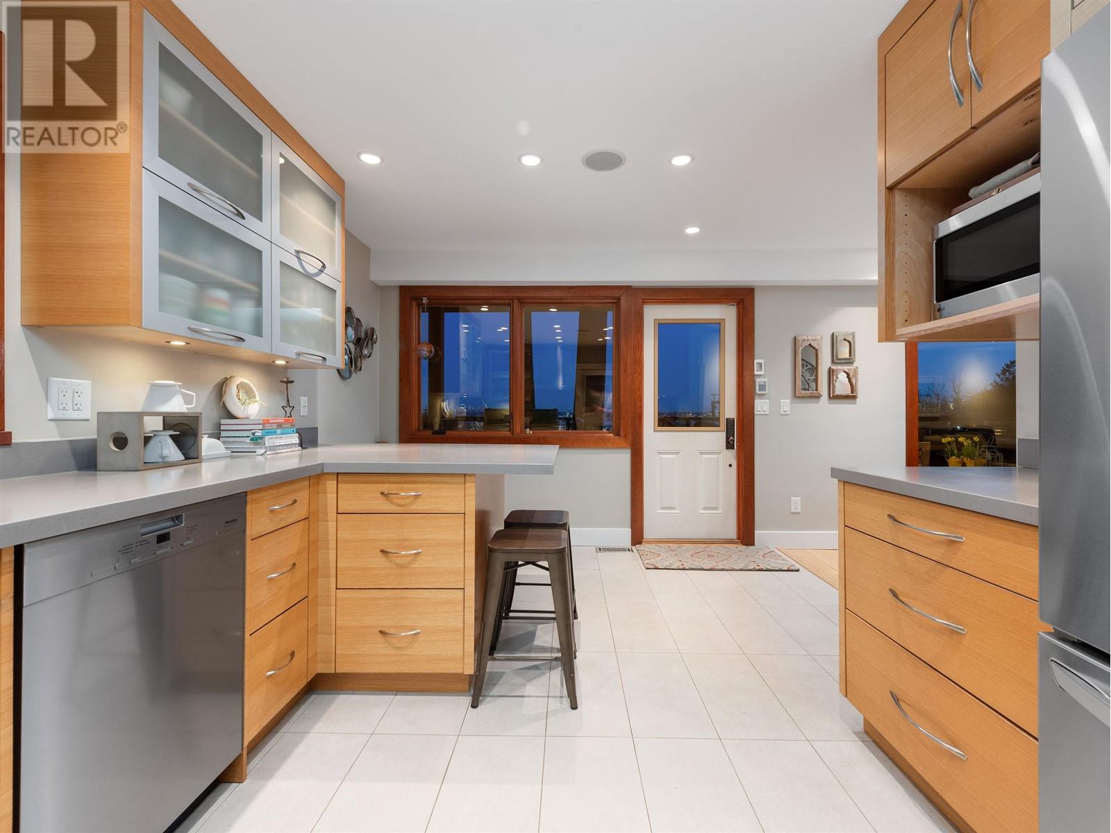 1144 W Keith Road, North Vancouver, British Columbia  V7P 1Y7 - Photo 11 - R2986864