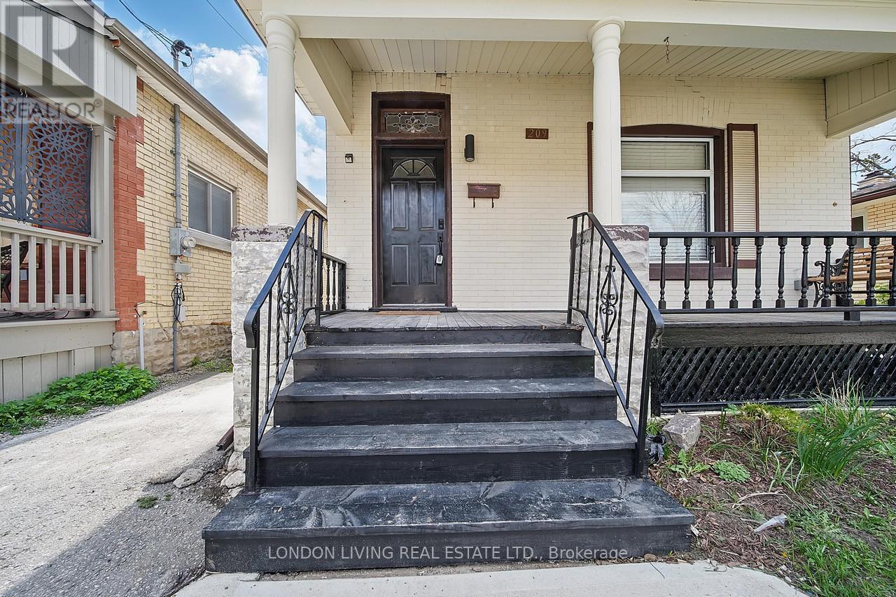 209 Cathcart Street, London South, Ontario  N6C 3M6 - Photo 4 - X12141808