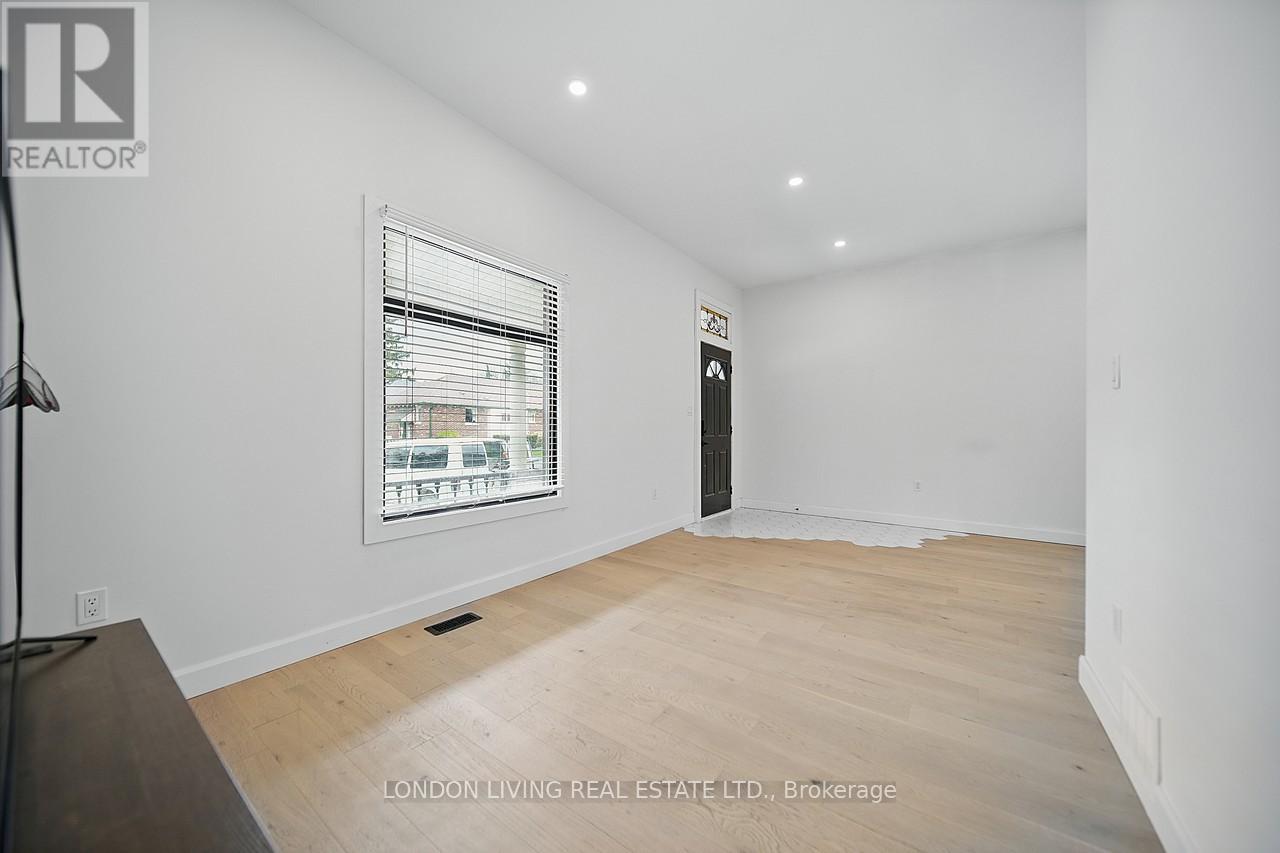 209 Cathcart Street, London South, Ontario  N6C 3M6 - Photo 8 - X12141808
