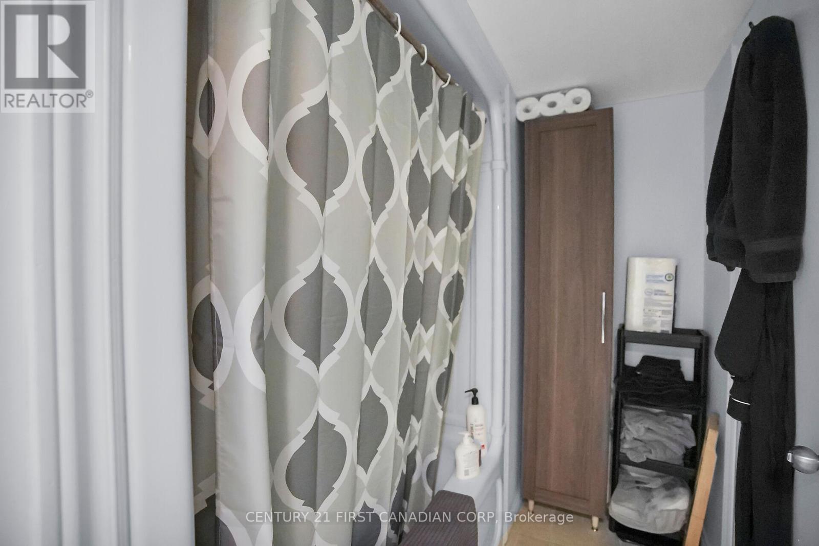 70 Chesterfield Avenue, London South, Ontario  N5Z 3N1 - Photo 24 - X12141843