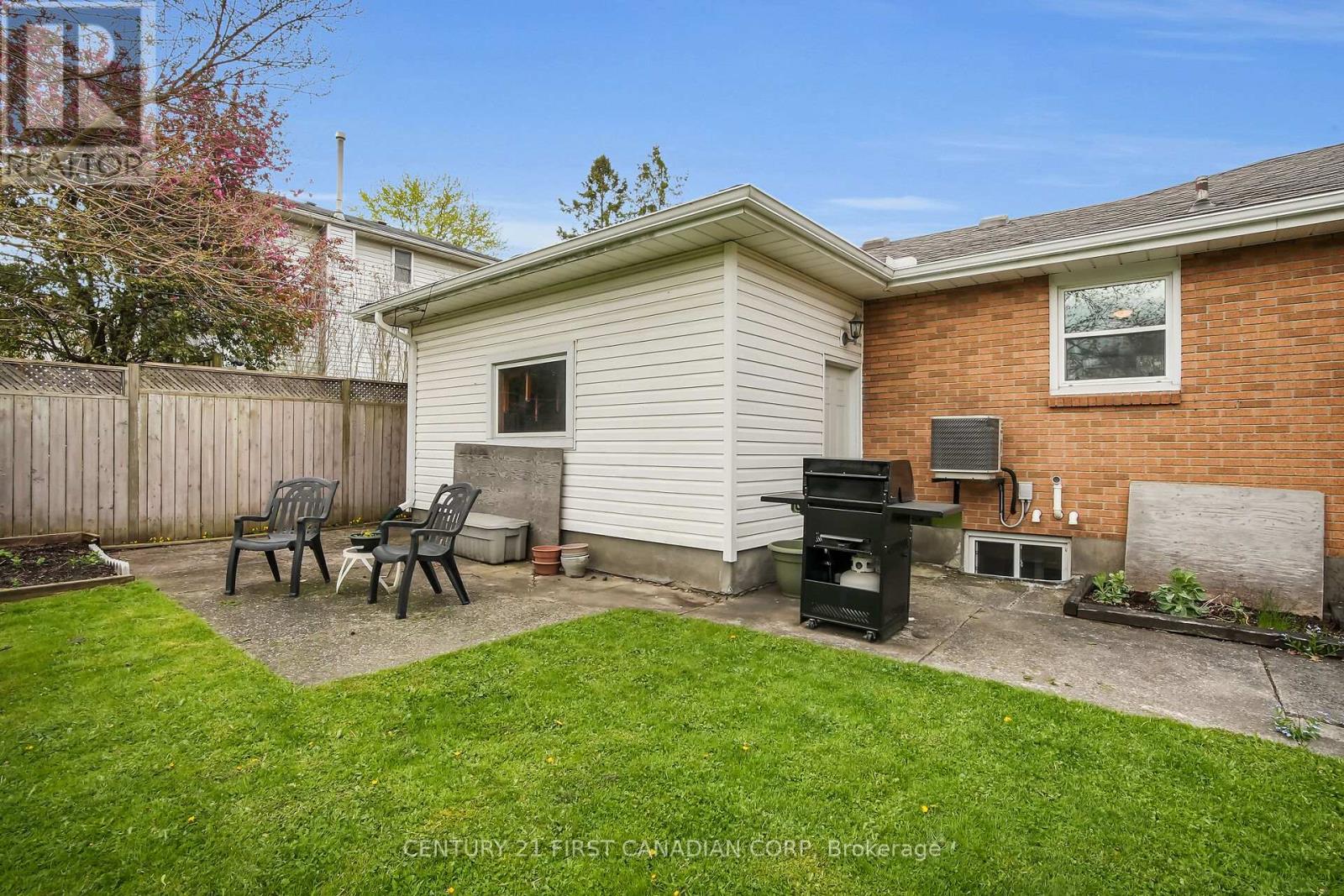 70 Chesterfield Avenue, London South, Ontario  N5Z 3N1 - Photo 35 - X12141843