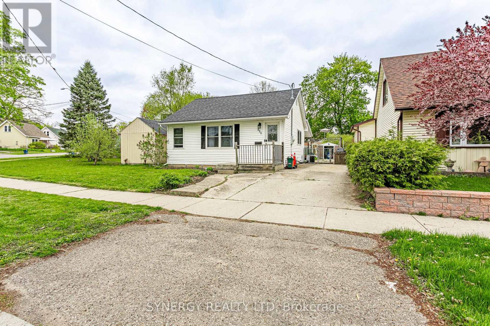 151 Wilkes Street, Brant, Ontario  N3T 4W4 - Photo 2 - X12141891
