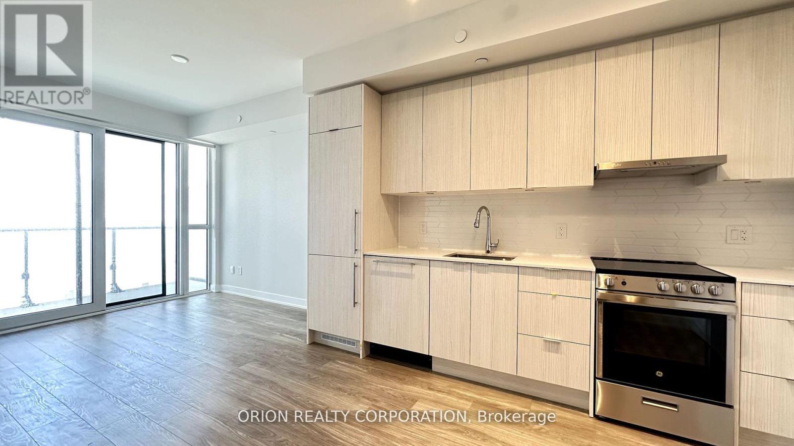 1002 - 430 Square One Drive, Mississauga, Ontario  L5B 0L6 - Photo 10 - W12141591