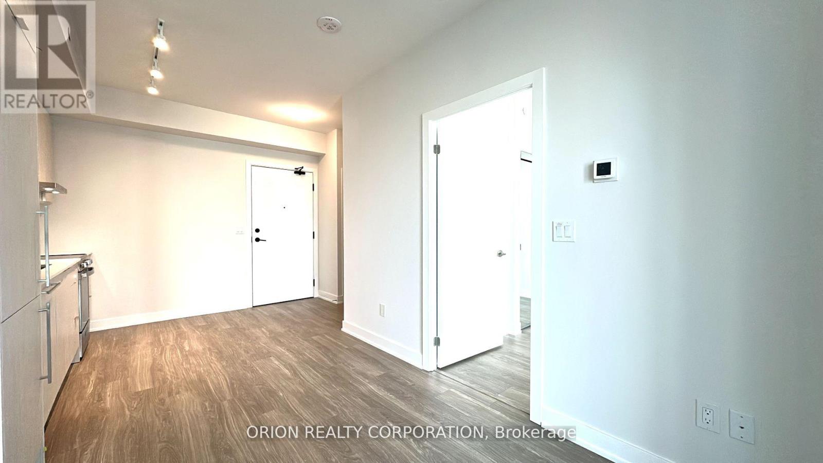 1002 - 430 Square One Drive, Mississauga, Ontario  L5B 0L6 - Photo 8 - W12141591
