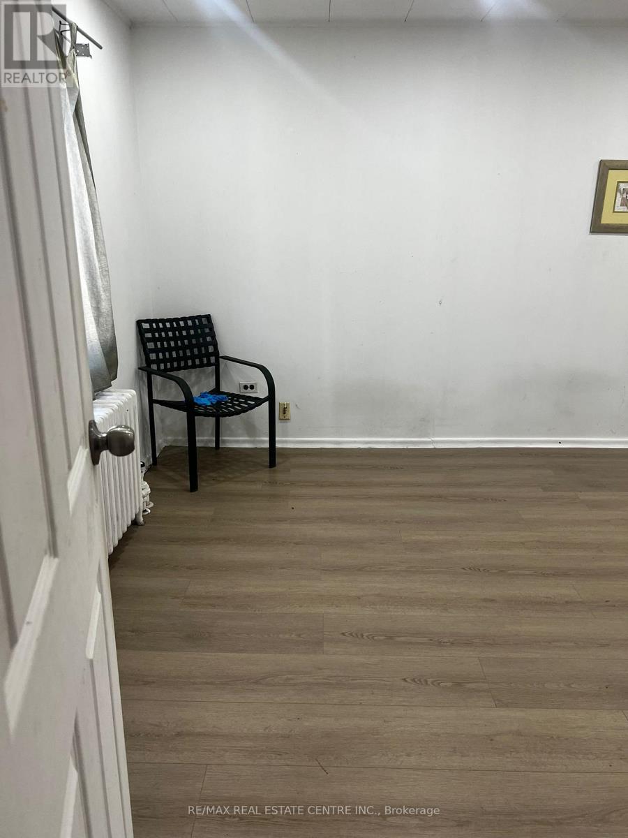 80 Twelfth Street, Toronto (New Toronto), Ontario  M8V 3H1 - Photo 8 - W12141729