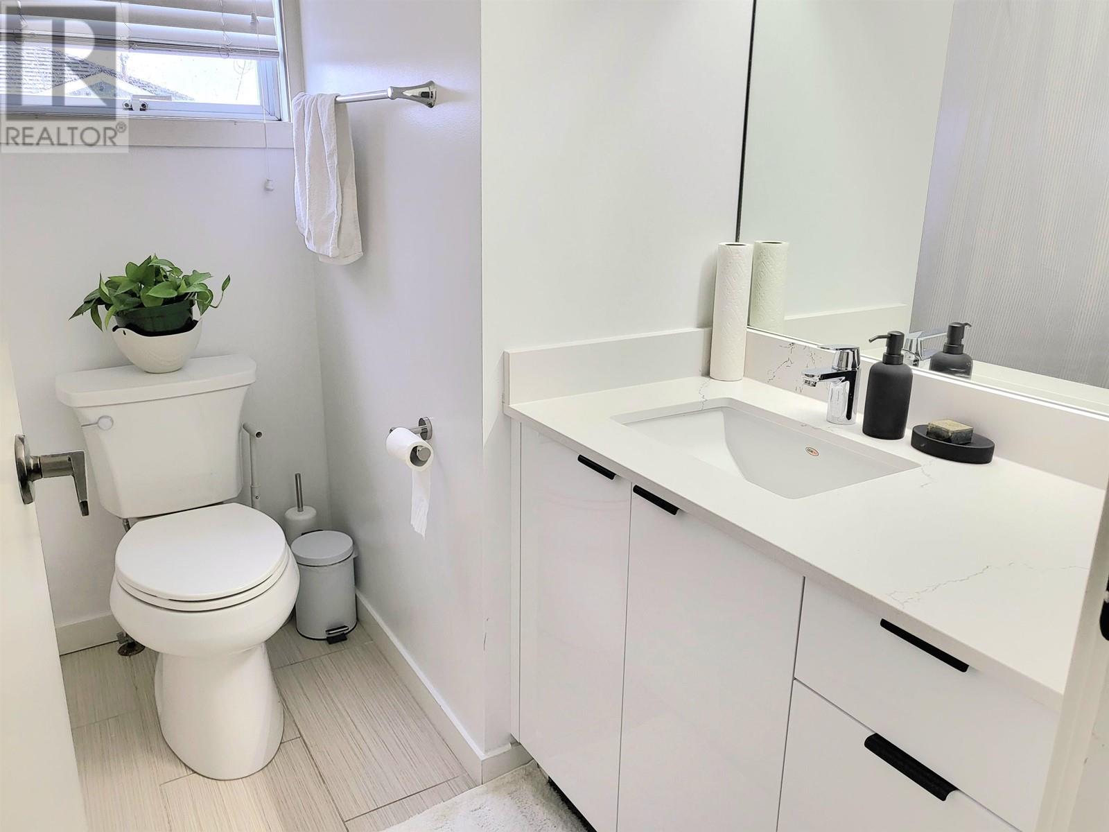 1588 E 41st Avenue, Vancouver, British Columbia  V5P 1K2 - Photo 11 - R2989295