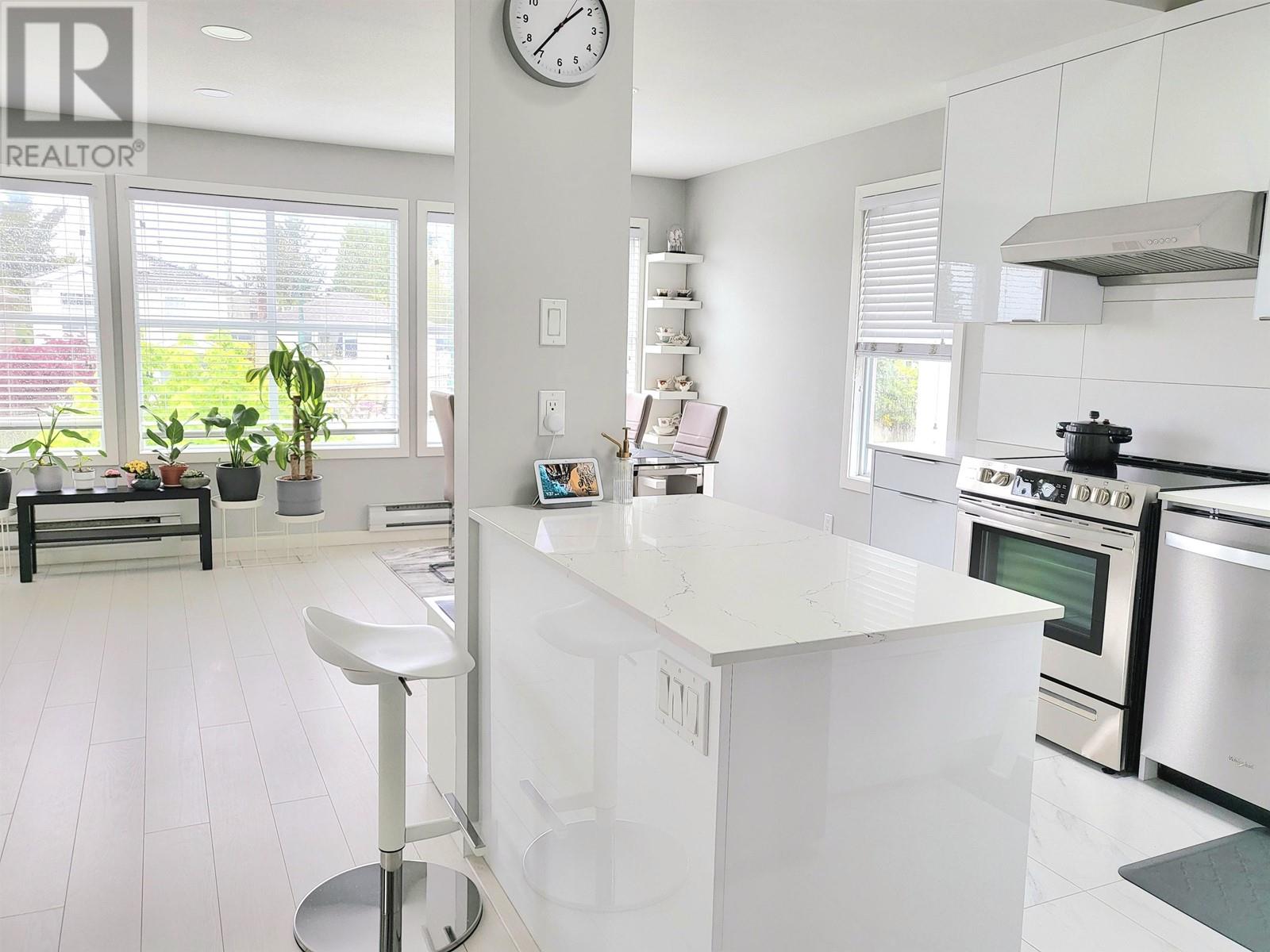 1588 E 41st Avenue, Vancouver, British Columbia  V5P 1K2 - Photo 4 - R2989295