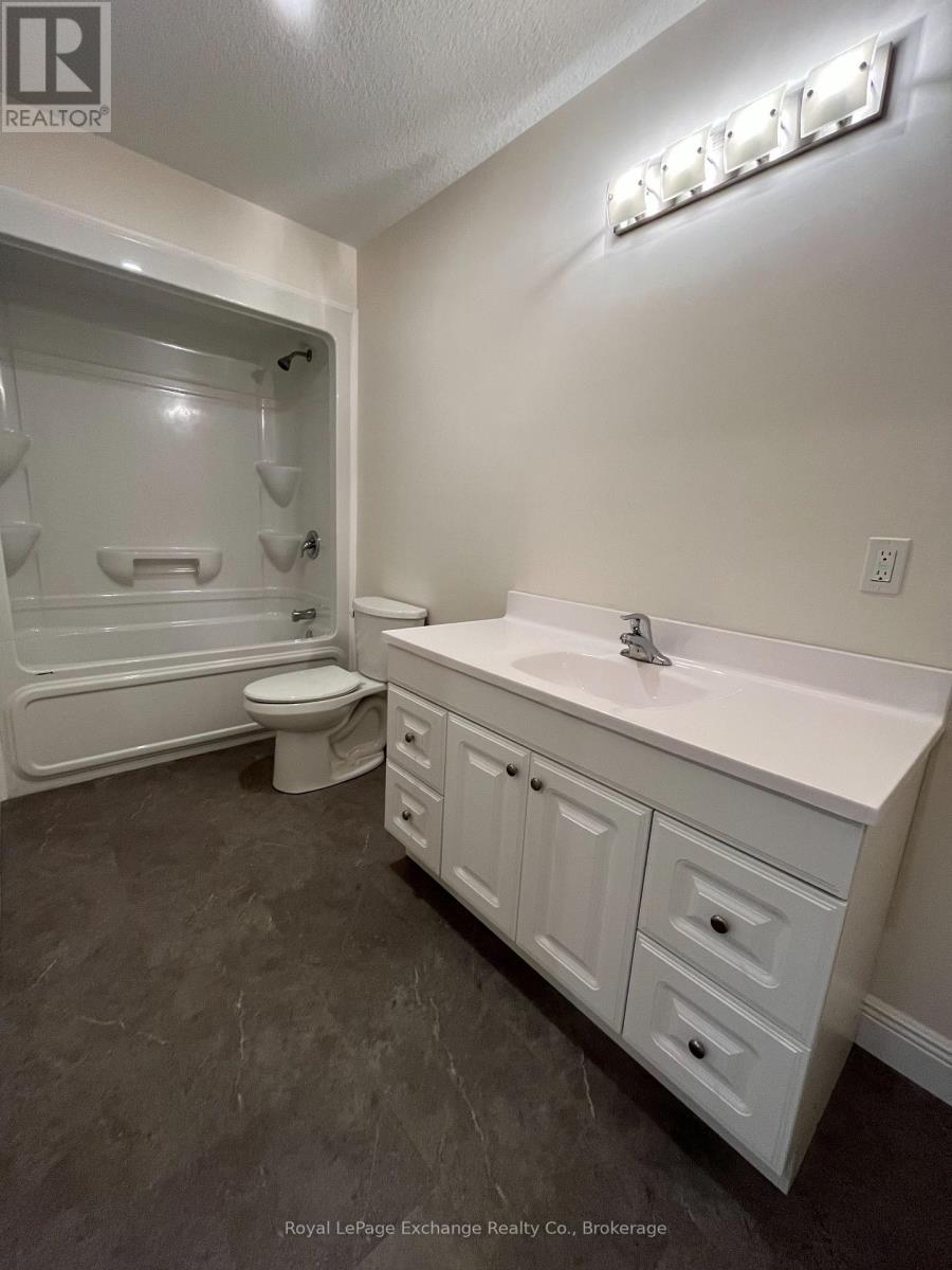 91135 Belmore Line, Morris Turnberry, Ontario  N0G 2X0 - Photo 11 - X12141802