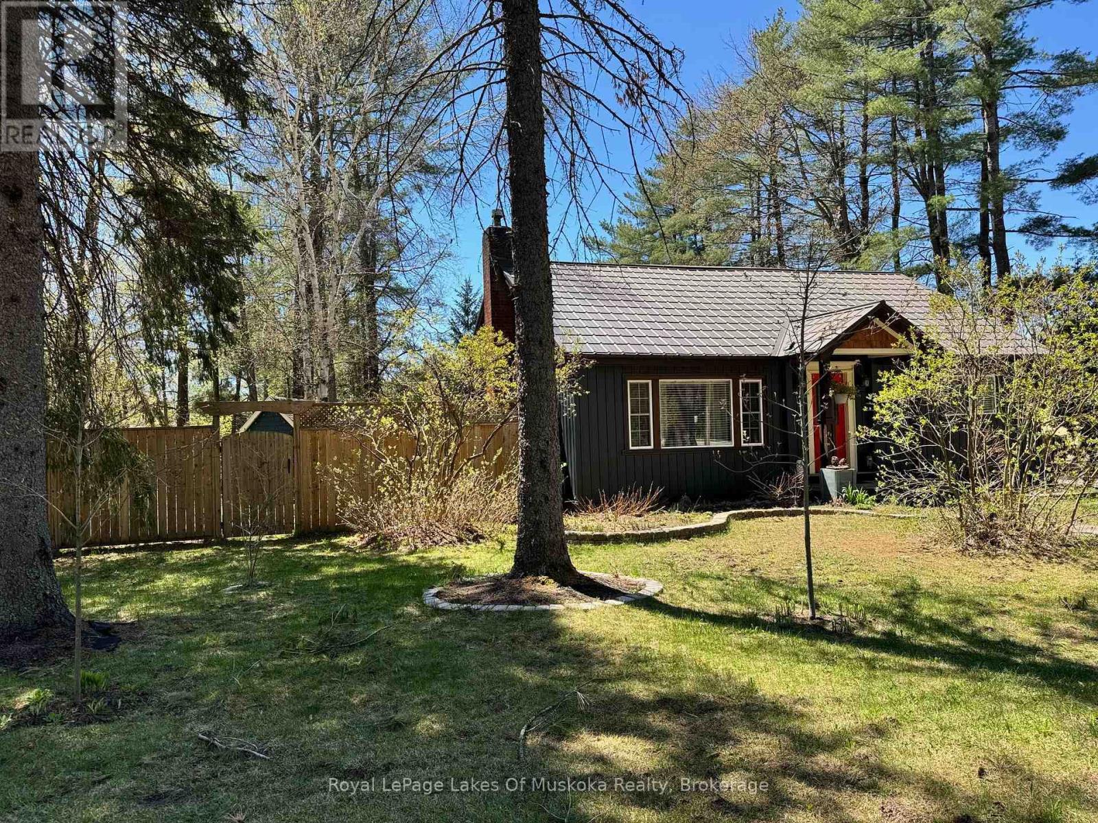 390 Manitoba Street, Bracebridge, Ontario  P1L 2C6 - Photo 42 - X12141832