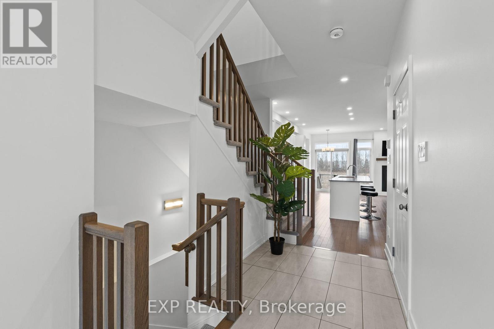 653 Putney Crescent, Ottawa, Ontario  K2S 2N7 - Photo 8 - X12141829
