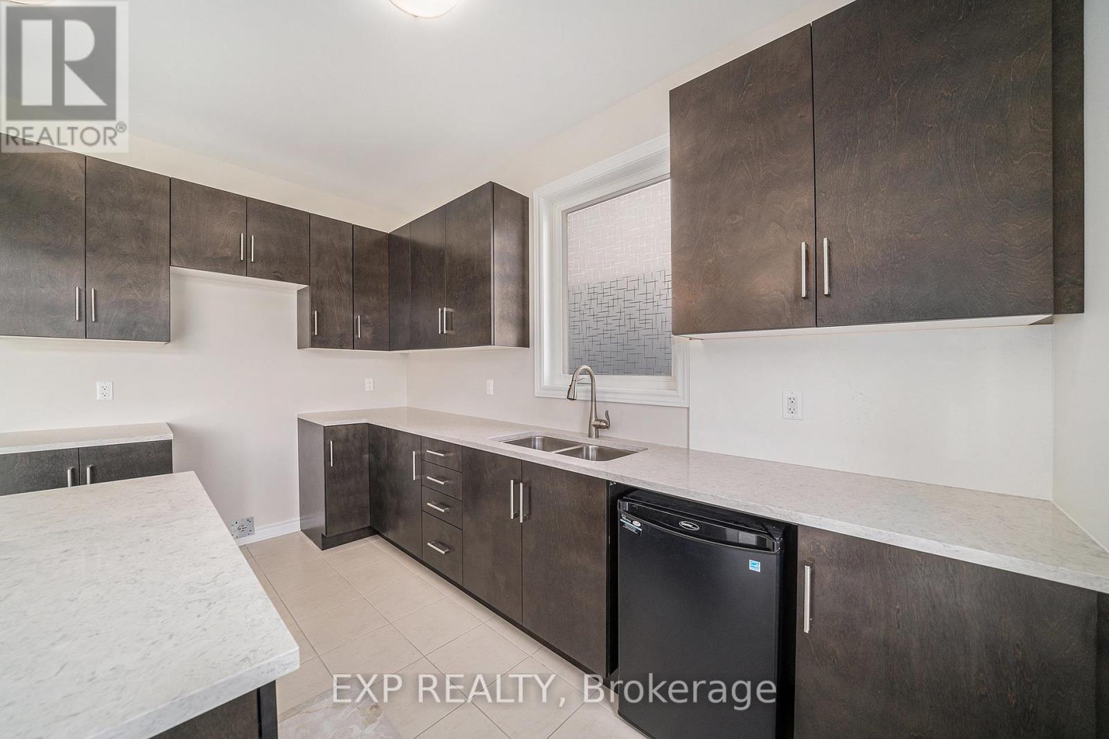 125 Seabert Drive, Arnprior, Ontario  K7S 0H9 - Photo 10 - X12141895