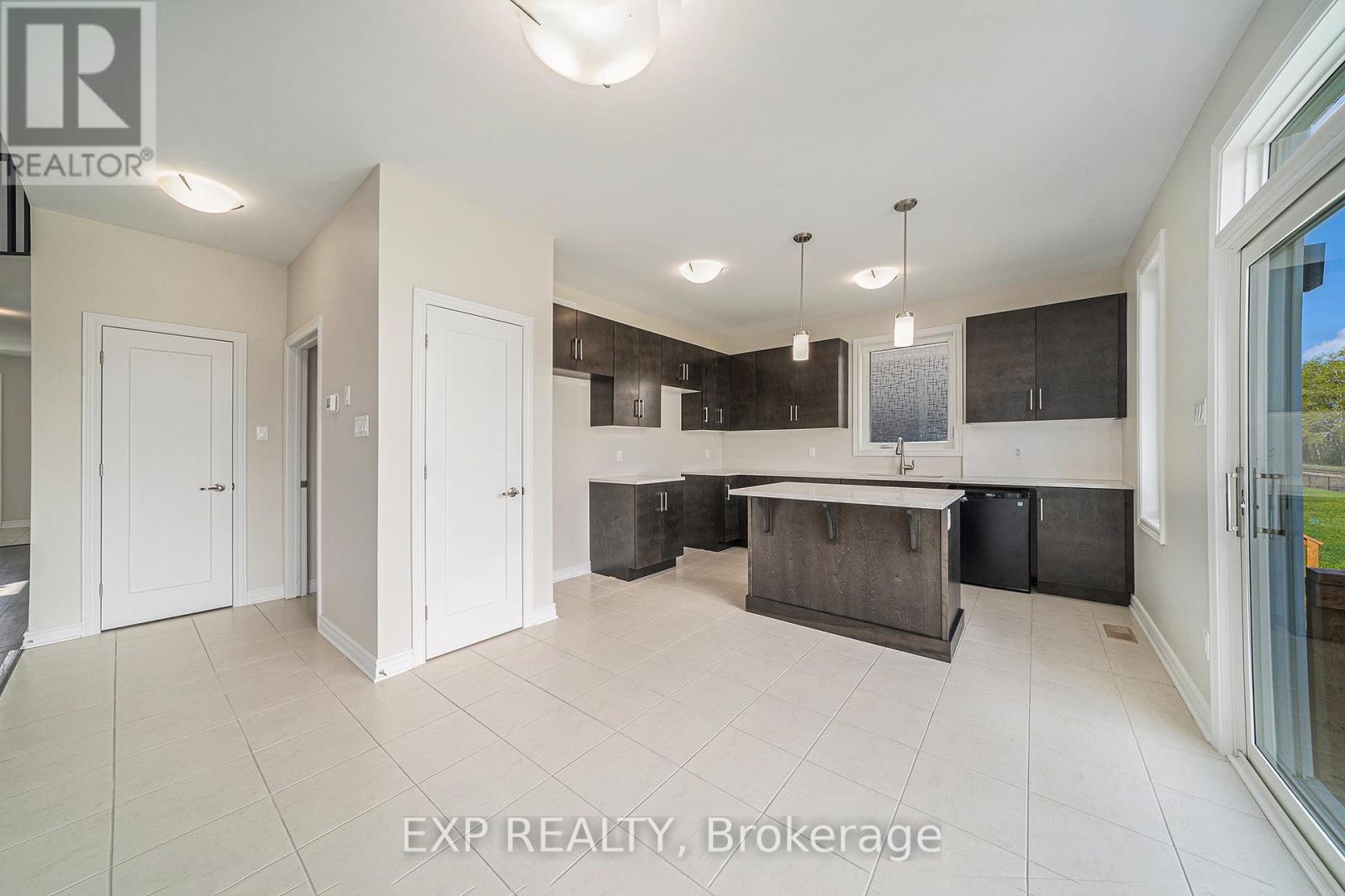 125 Seabert Drive, Arnprior, Ontario  K7S 0H9 - Photo 8 - X12141895